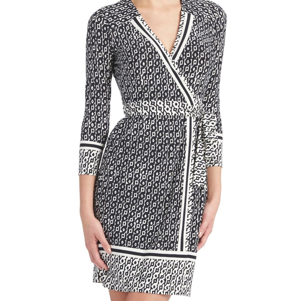 DONNA MORGAN 3/4 SLEEVE BLACK AND WHITE WRAP DRESS